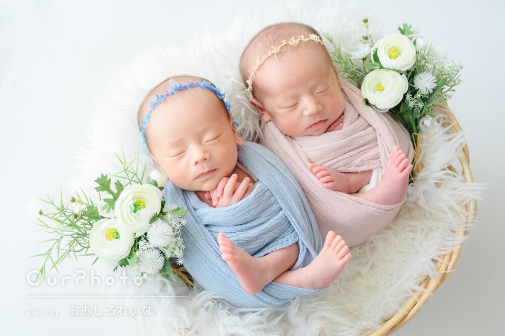 仲良く並んでスヤスヤ眠る双子ちゃん
