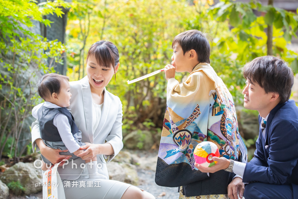 息子の様々な表情を引き出しながら 家族4人で男の子の七五三の撮影 Ourphoto アワーフォト