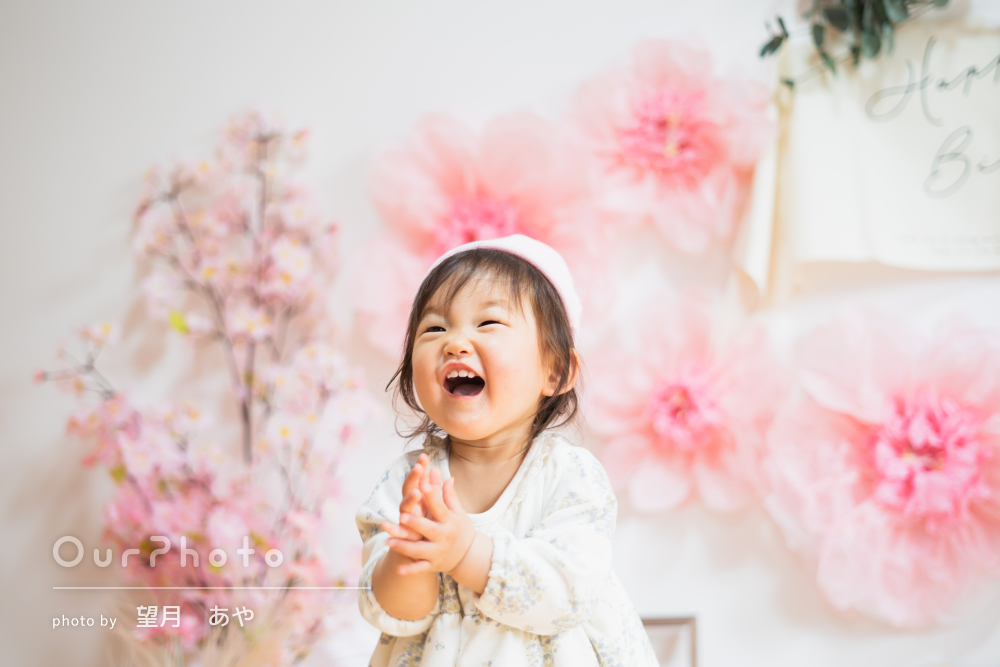 子供のペースに合わせて楽しく 自宅をスタジオ風に 1歳誕生日の撮影 Ourphoto アワーフォト