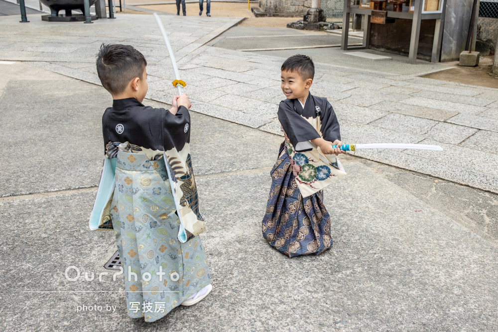 終始笑顔で対応」仲良し兄妹の写真がいっぱい！3人揃って七五三の撮影