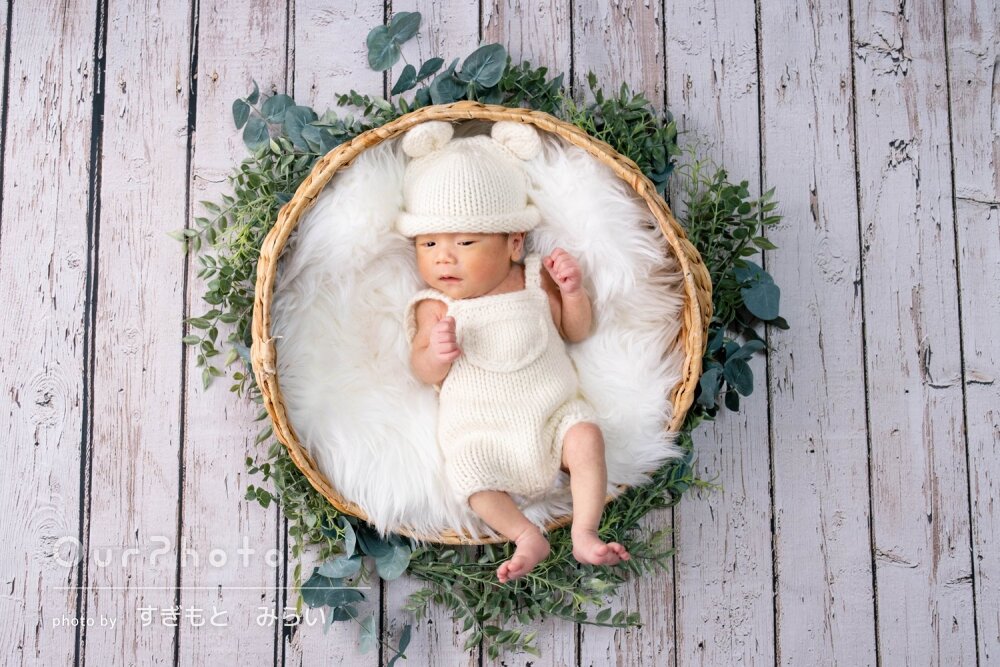 ナチュラルテイストな小物を使ってかわいいニューボーンフォトの撮影