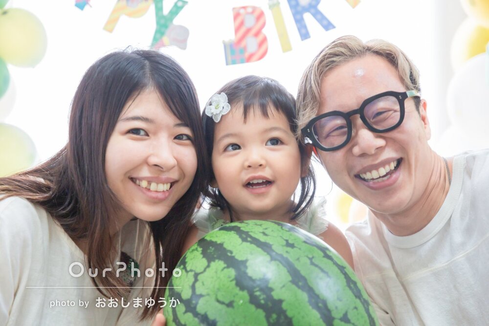 「安心してお任せできました」家族で楽しく2歳の誕生日パーティーの撮影