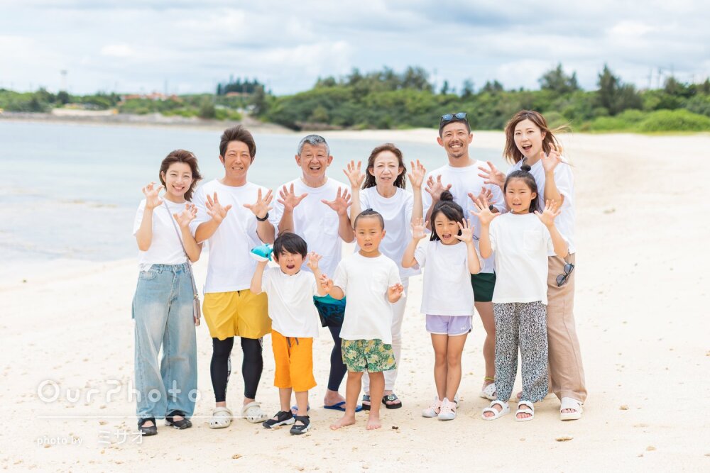 「いい思い出」ビーチで仲良くリンクコーデ！還暦祝いの家族写真の撮影