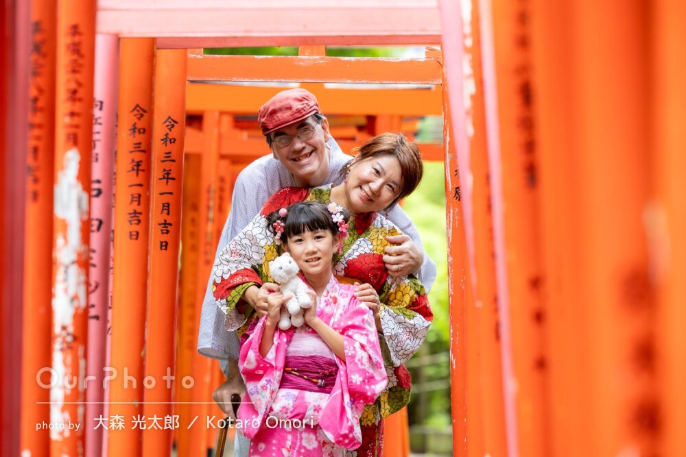 「日常の大切な瞬間を残し」仲良く和装で笑顔！神社で家族写真の撮影