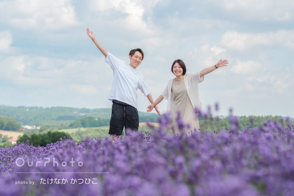 「とても良い仕上がり」ラベンダーに包まれて！仲睦まじい旅行写真の撮影