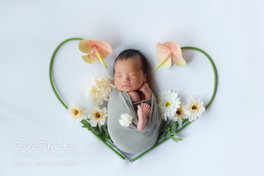 「お写真もとっても可愛く」花をあしらって素敵なニューボーンフォト撮影