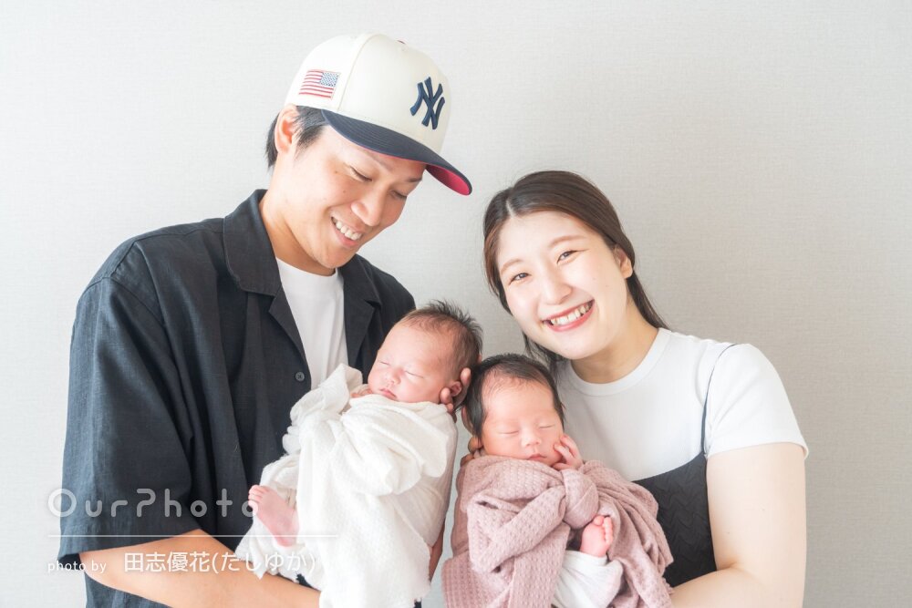 「可愛くて家族写真もいい写真」双子ちゃんとニューボーンフォトの撮影