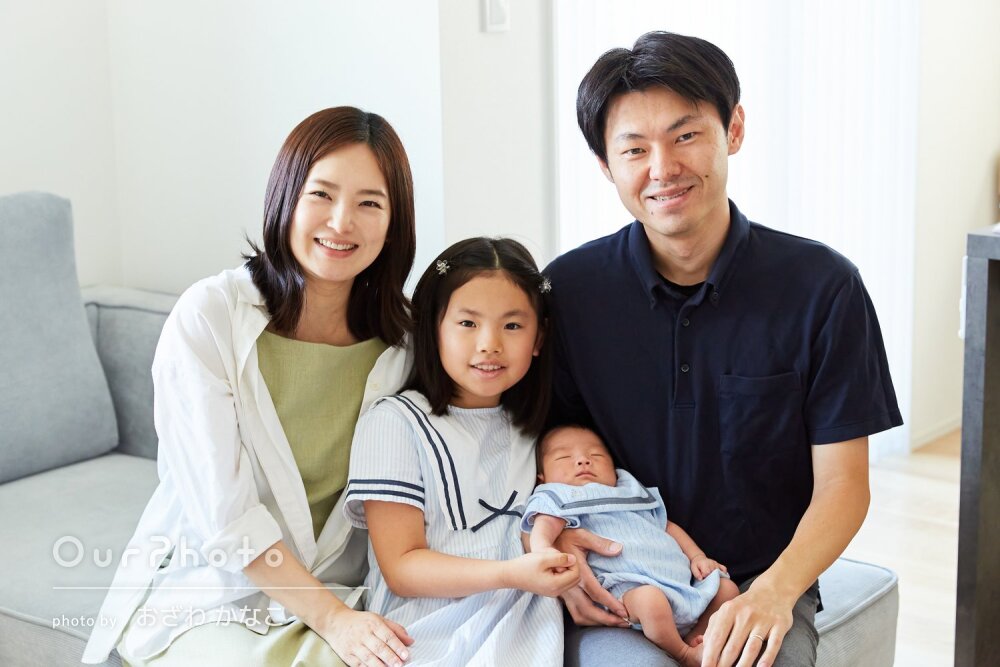 「素敵」ご自宅で透明感ある雰囲気！笑顔の姉とニューボーンフォトの撮影