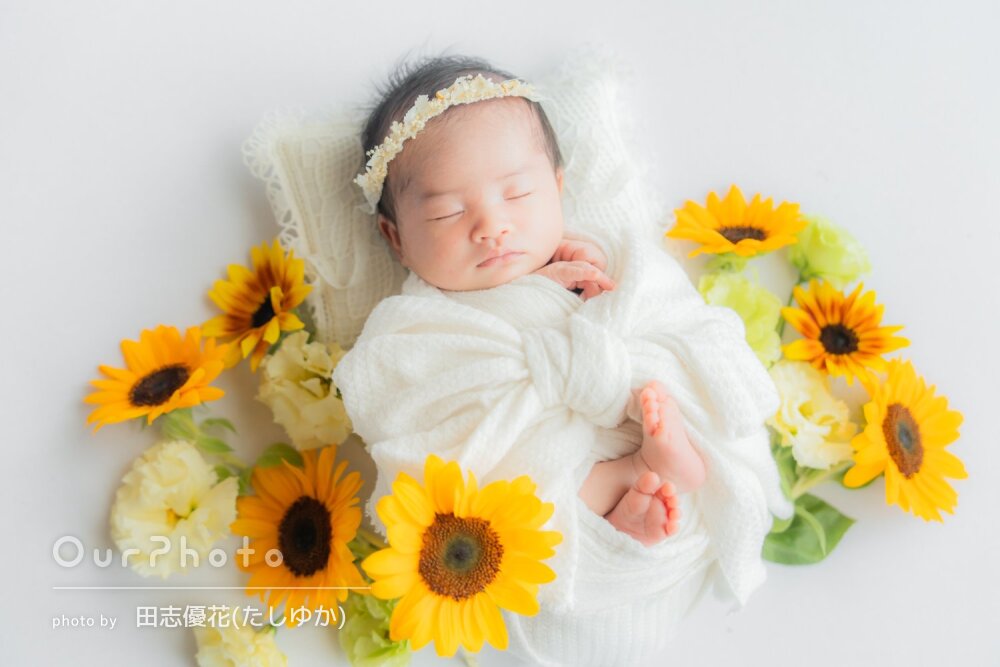 「とても満足です！」誕生花のヒマワリを飾ってニューボーンフォトの撮影