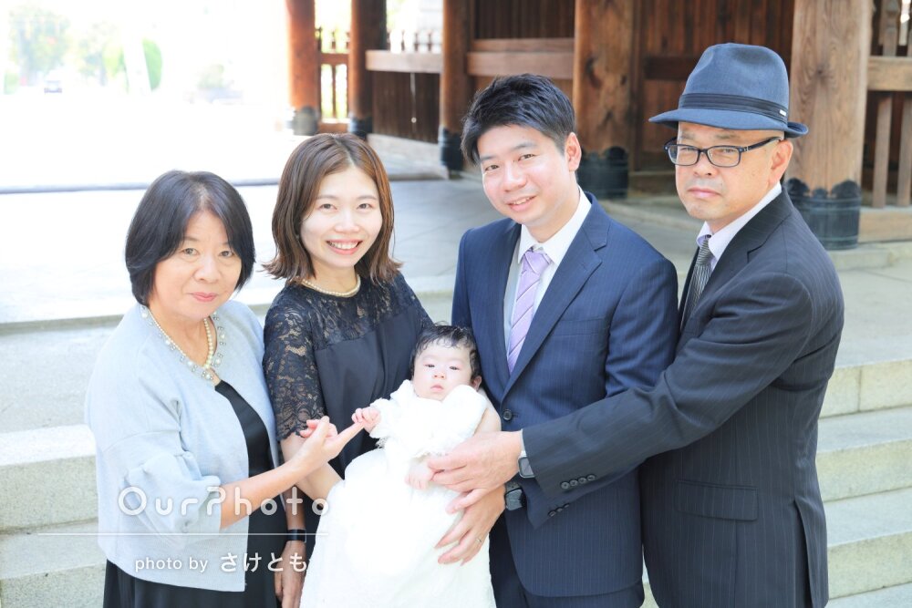 「泣き顔やあやしてる家族の写真も素敵に」祖父母も一緒にお宮参りの撮影