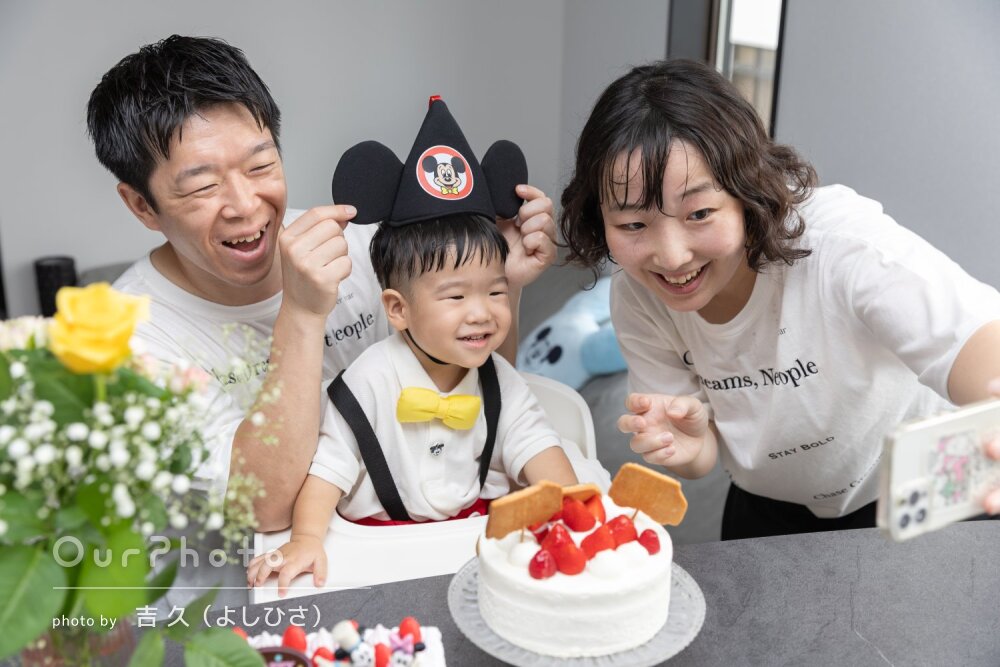 「ものすごく良いアングルで息子の笑顔も」男の子の2歳誕生日記念の撮影