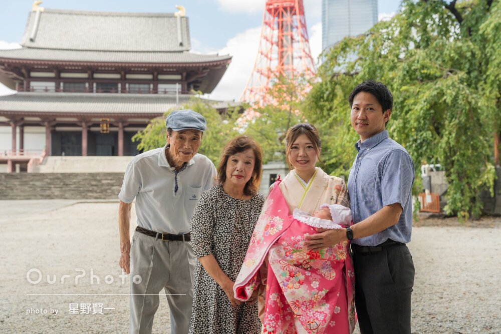 「赤ちゃんも安心してすやすや」ピンクの産着が愛らしいお宮参りの撮影