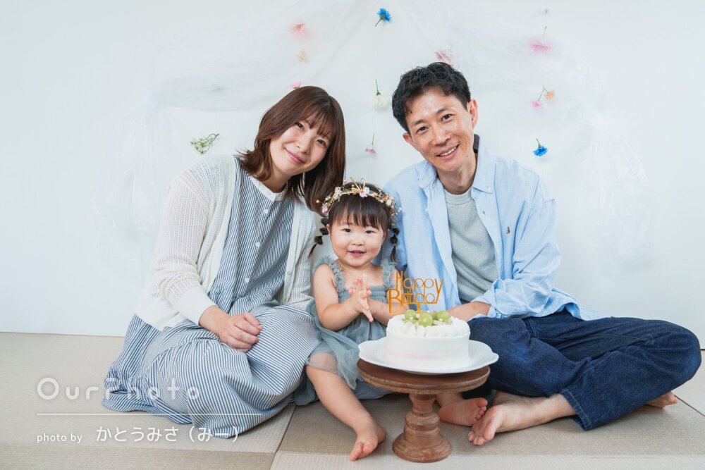 「自然な表情の写真ばかり」2歳女の子キュートなバースデーフォトの撮影