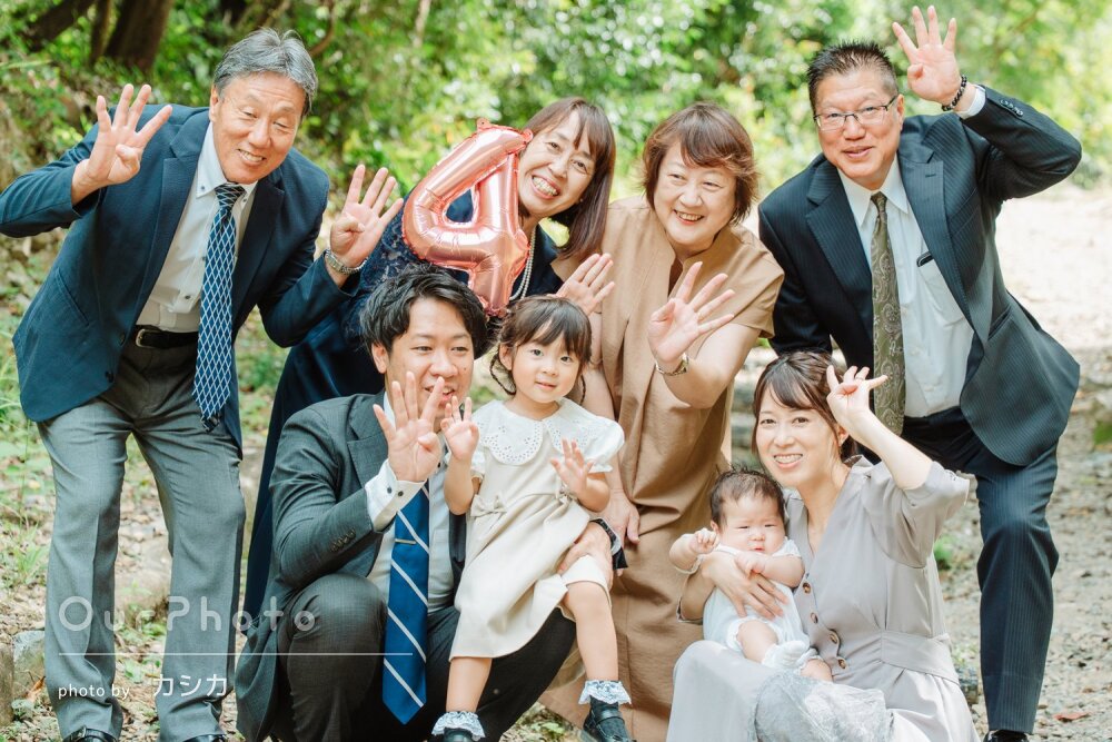 「上の子もご機嫌で楽しく」両家揃って賑やか！笑顔溢れるお宮参りの撮影