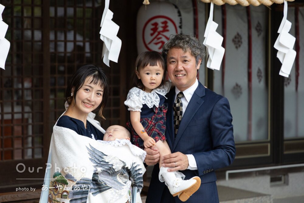 「最後までリラックス」2歳のお姉ちゃんも一緒に神社でお宮参りの撮影