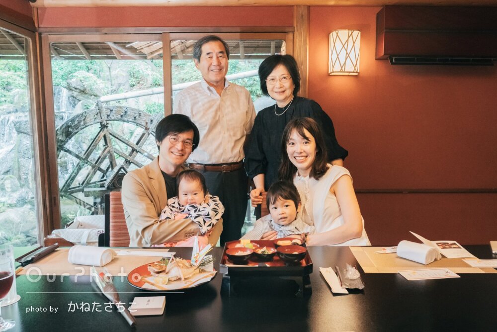 「自然体でいられました」家族の楽しい雰囲気いっぱいなお食い初めの撮影