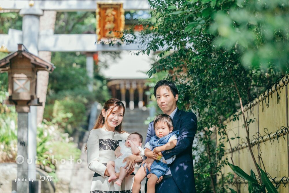 美しい光に包まれて家族の笑顔と愛情が詰まった心に残るお宮参りの撮影