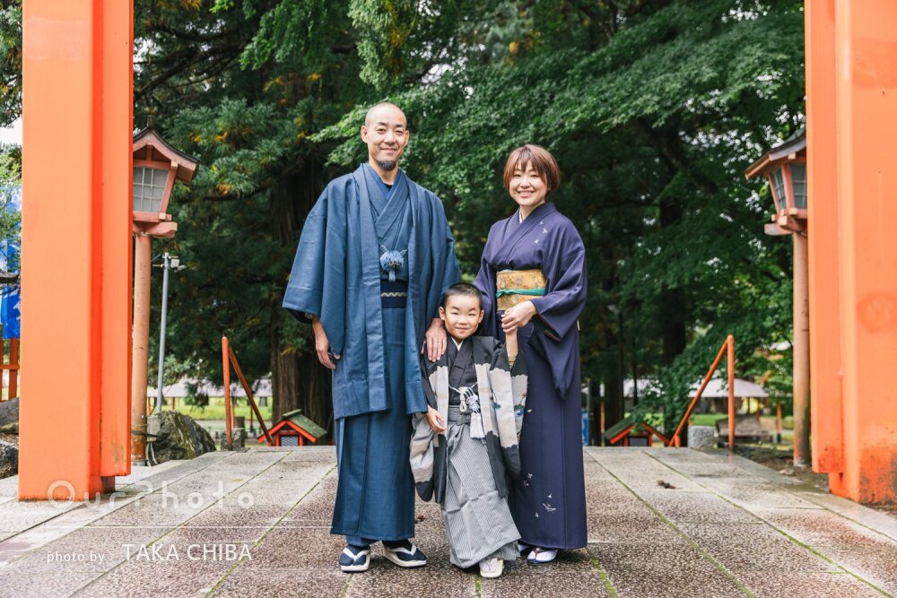 「緊張することなくいい顔」家族３人和装で素敵！笑顔あふれる七五三撮影