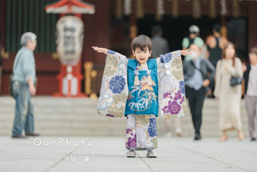 「とってもいい笑顔」愛らしい和装姿の男の子!神社で七五三の撮影