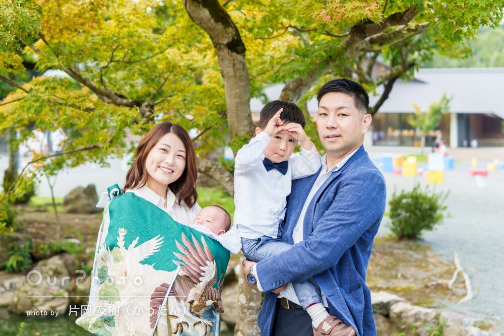 「色味も綺麗」穏やかな表情！緑豊かな神社で男の子のお宮参りの撮影
