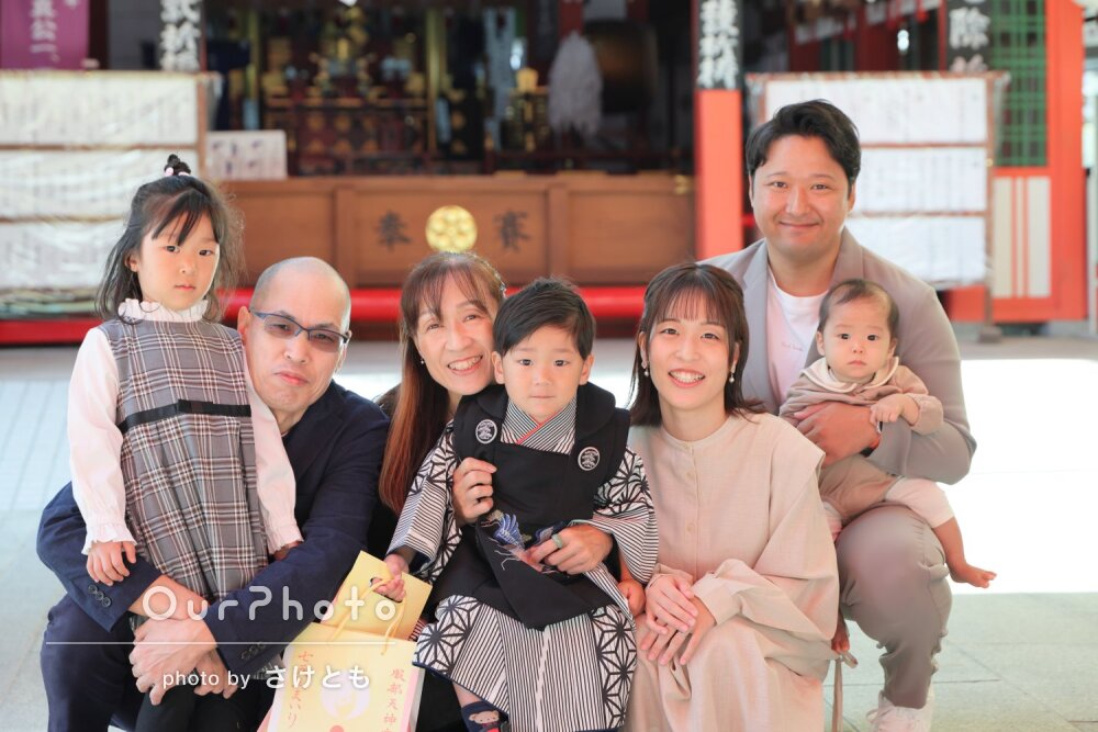 「最後まで楽しく撮影」モノトーンの和装が可愛い3歳男の子の七五三撮影