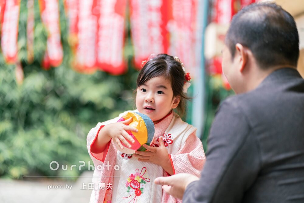 「普段の姿・笑顔がそのまま写し出され」神社で3歳女の子の七五三の撮影