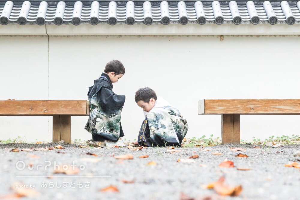 「緊張することなく撮影」凛々しい和装の兄弟！神社で自然な七五三の撮影