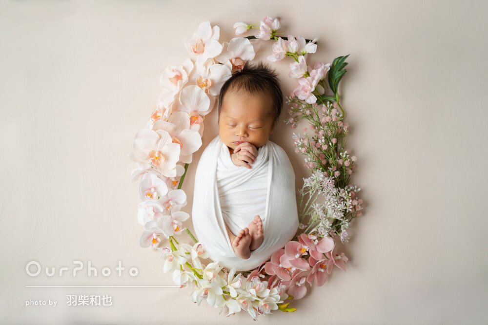 「終始幸せな時間」ぱっちりおめめが愛らしいニューボーンフォトの撮影