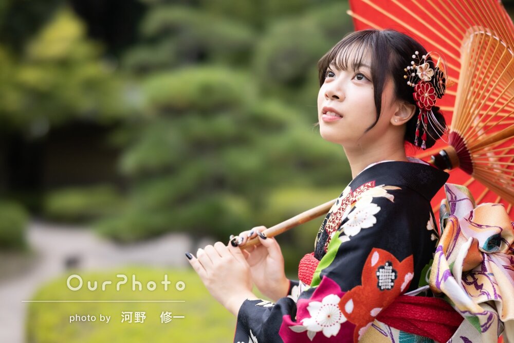 「庭園と振袖がマッチした本当にきれいな写真」成人式の前撮り写真の撮影