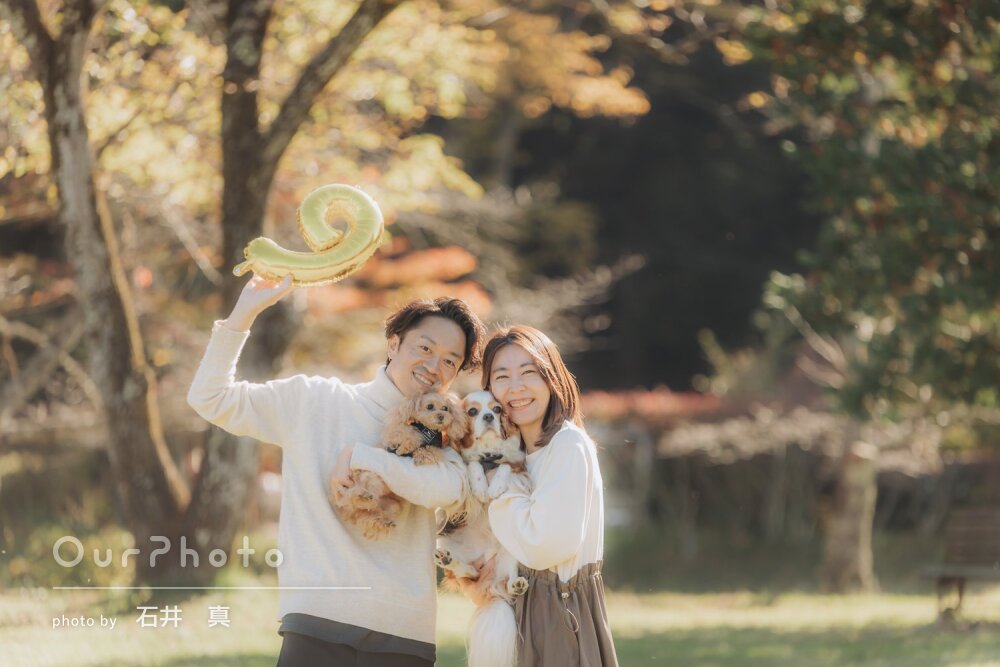 「自然な雰囲気の素敵な写真」愛犬の誕生日のお祝いに旅先で記念の撮影