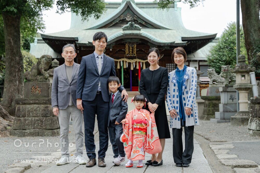 「一生の宝物です」赤色の晴れ着を可愛く着こなした女の子の七五三撮影
