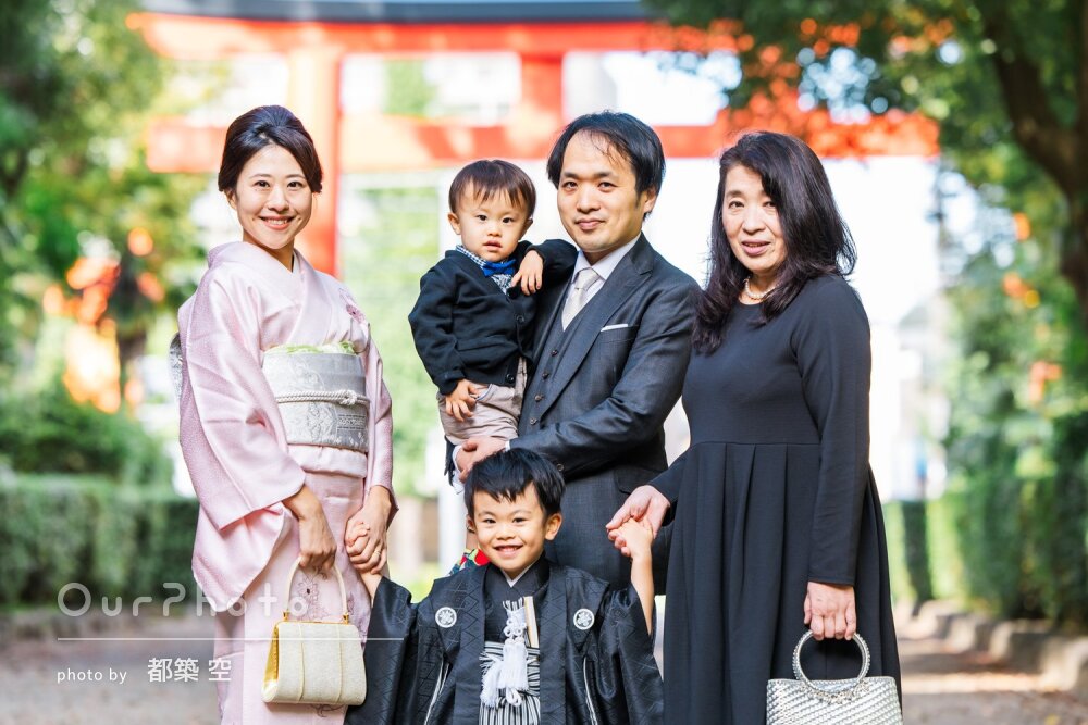 「家族の大切な思い出」黒の羽織袴姿が格好いい！表情豊かな七五三の撮影