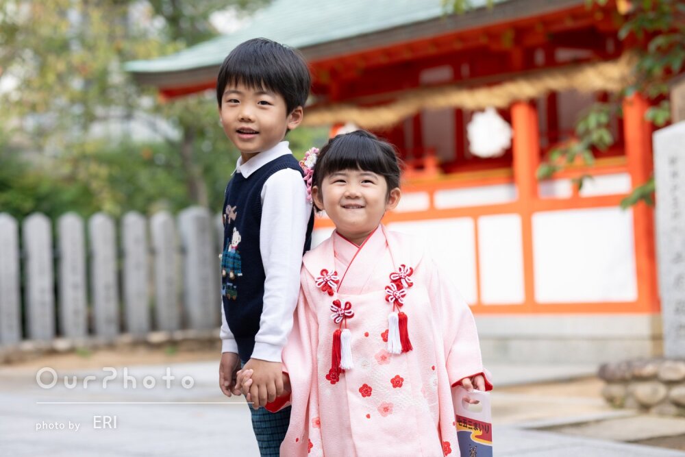 「笑顔をたくさん引き出し」お兄ちゃんも嬉しそう！女の子の七五三の撮影