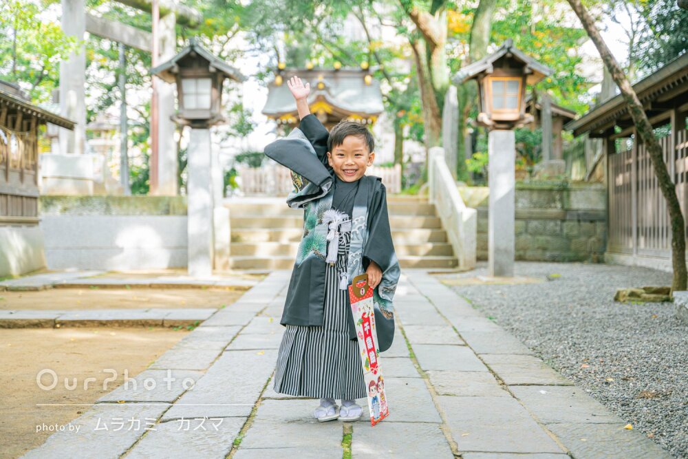「見ているこちらまで笑顔になってしまう」表情豊かな男の子の七五三撮影