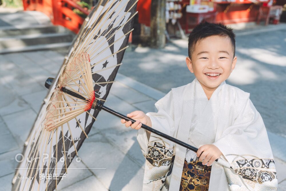 「子供もだんだんとノリノリに」白地の羽織がカッコイイ！七五三の撮影