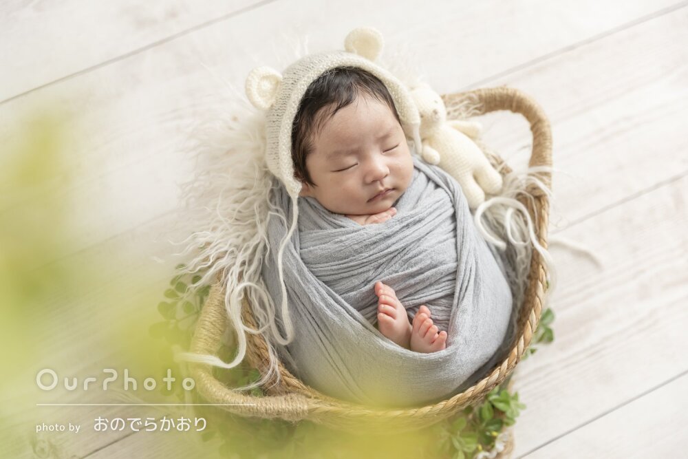淡い質感で赤ちゃんの可愛らしさ際立つニューボーンフォトの撮影