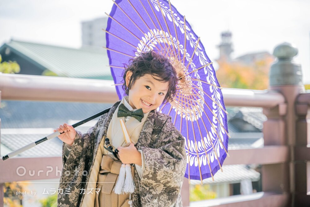 「色々気を引かせながら素敵な写真を」オシャレな羽織袴で七五三の撮影