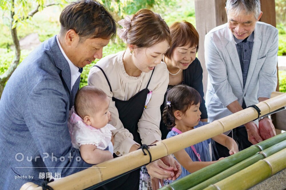 「家族では撮れない表情の写真」3世代で楽しく女の子のお宮参りの撮影