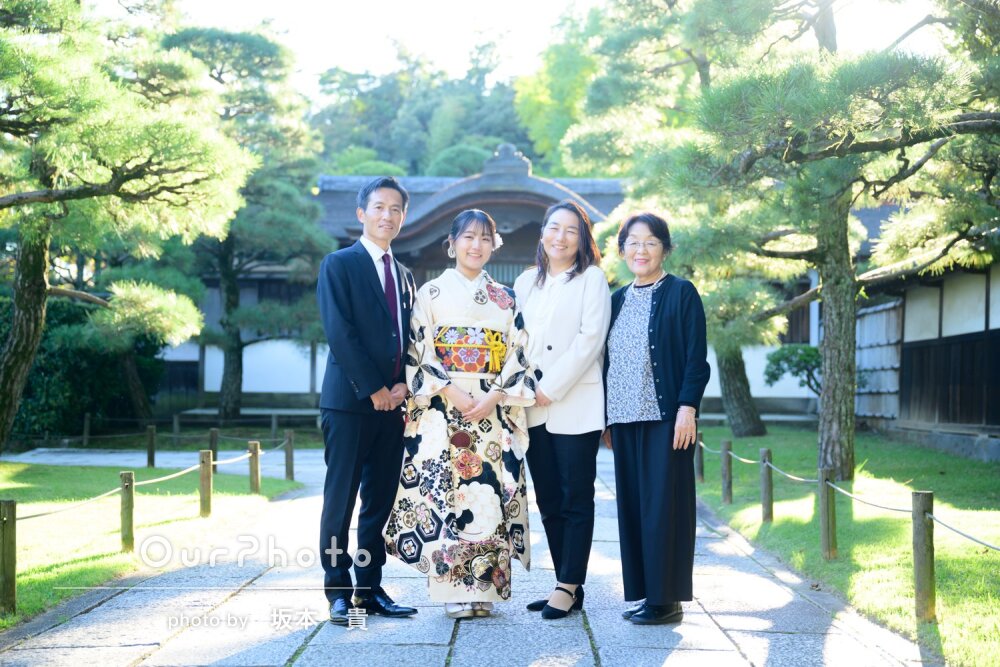 「楽しい思い出」緑に映える振袖姿！自然な表情があふれる成人式の撮影