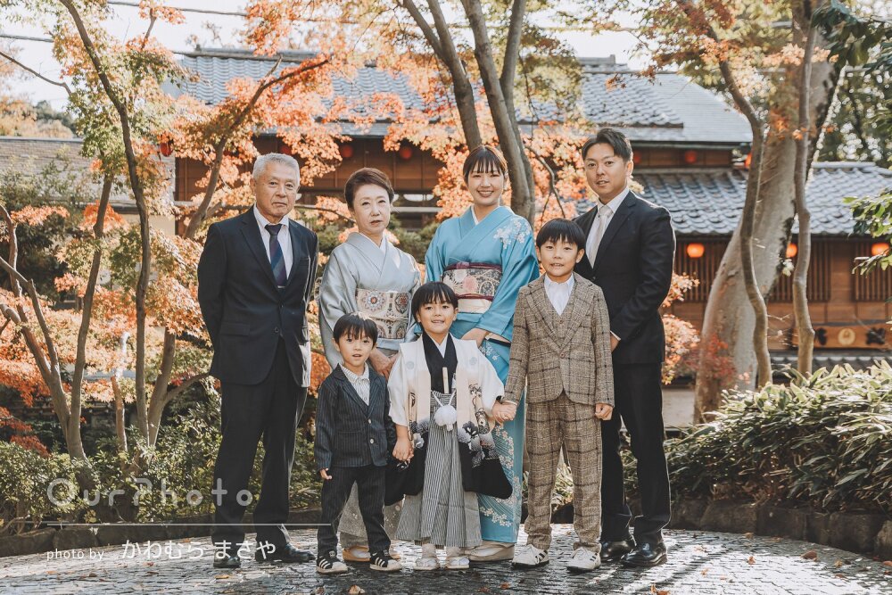 「笑顔を引き出していただいて嬉しかった」紅く色づく境内で七五三の撮影