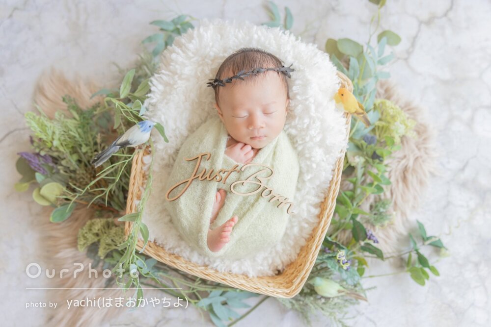 「安心して撮影」小物使いが素敵！明るい色合いのニューボーンフォト撮影
