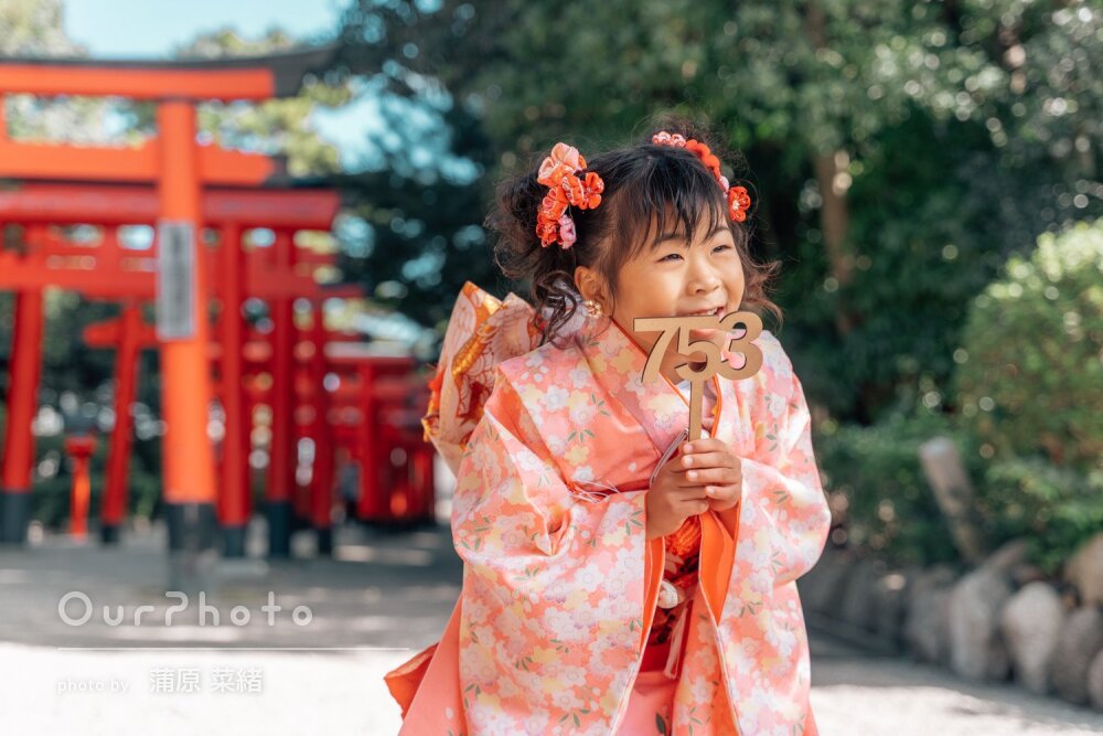 「良い笑顔を引き出して」愛らしい和装の7歳女の子！神社で七五三の撮影