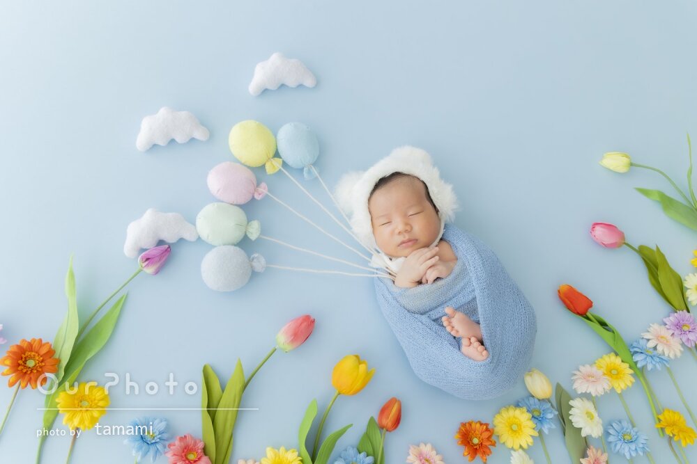 「あっとゆう間に撮影スタジオに」ポップなニューボーンフォトの撮影