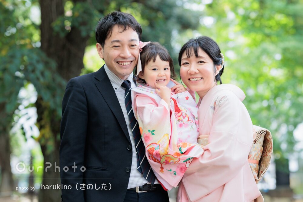 「色々な構図で素敵な写真を」ピンクの晴れ着で可愛らしく七五三の撮影