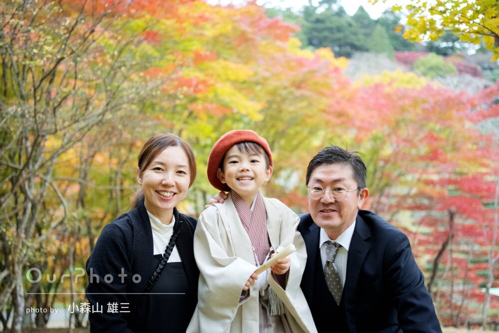 「子供が楽しんでいる姿を切り取って」綺麗な紅葉をバックに七五三の撮影