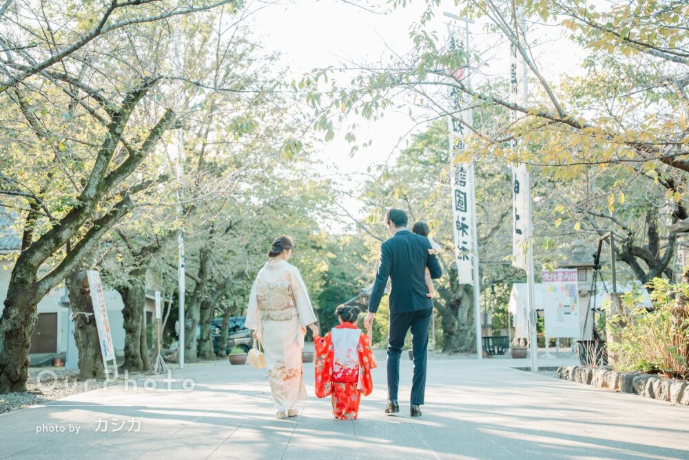 「自然体で」ママと女の子の和装コーデが素敵！朱色の着物で七五三の撮影