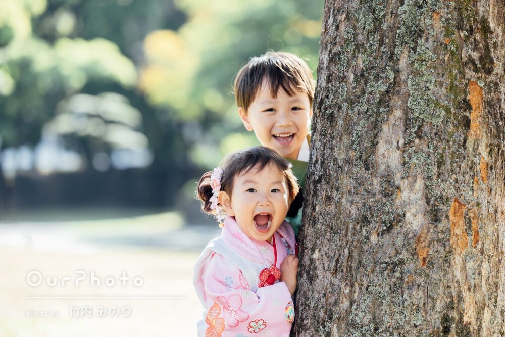 「こども達らしい自然な表情」緑に包まれ笑顔いっぱい！兄妹の七五三撮影