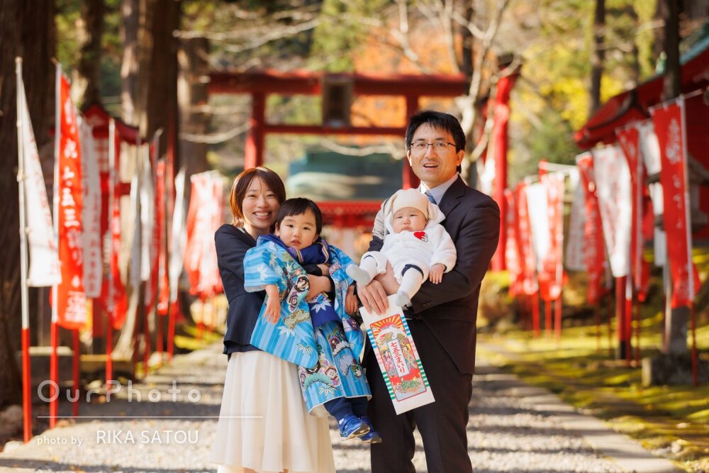 「とても素敵」元気いっぱい和装の男の子！自然豊かな神社で七五三の撮影