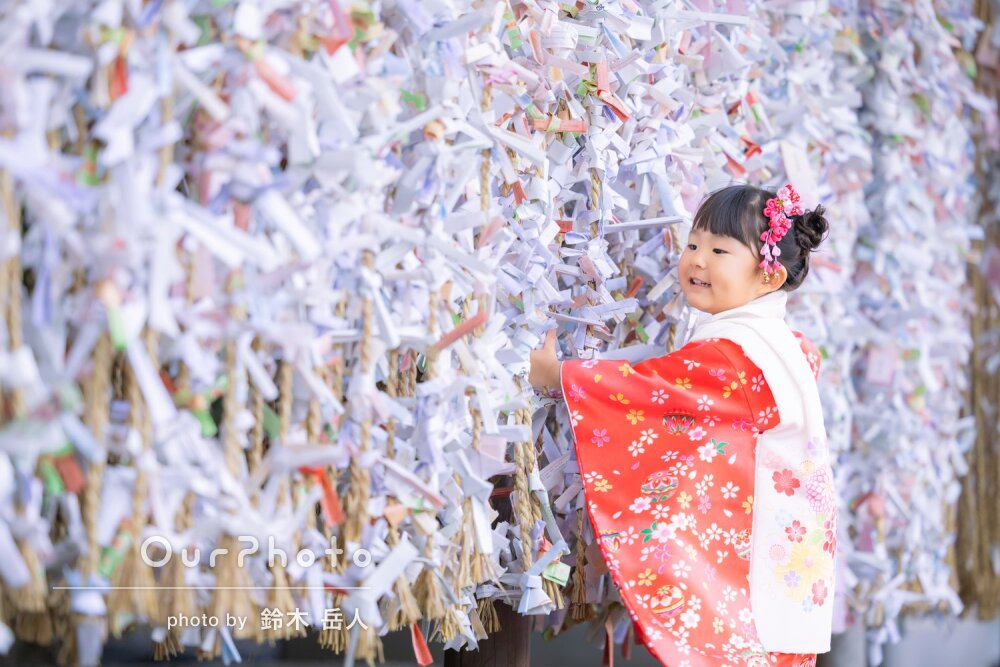 「お部屋に飾るのが今から楽しみ」赤い着物姿が愛らしい3歳七五三の撮影