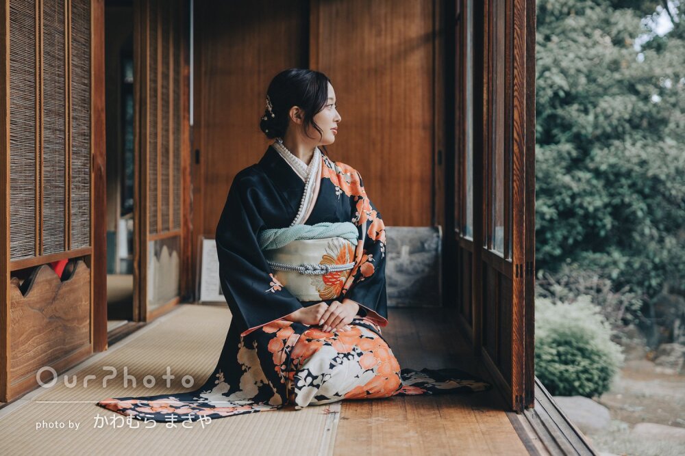 「すごく綺麗に撮れて」紅葉美しい神社でシックな和装の成人式の撮影
